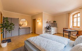 Stadtgut Moelkau Rooms & Apartments